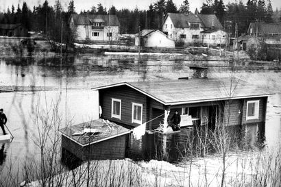 Vanha Kaleva: Perhe pakeni tulvavettä ikkunoista ja ui rannalle