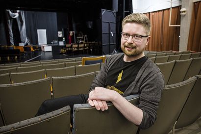 Risto Ukkosen gradusta tuli 25 ihmisen projekti ja se nähdään teatterilavalla – keskeinen kysymys on, millaista johtamista ammattinäyttelijät ovat kokeneet
