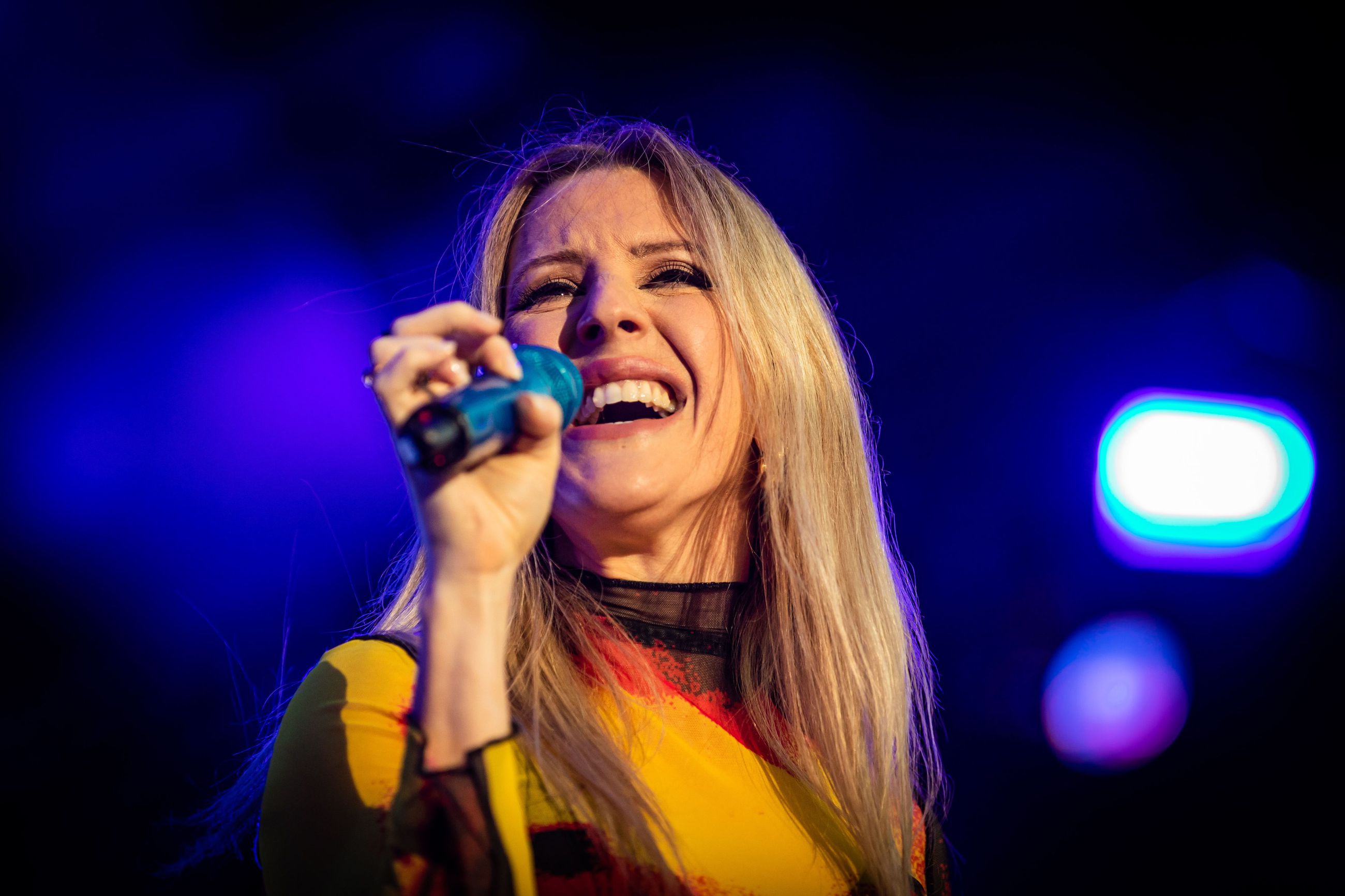 Qstockin lauantain pääesiintyjänä nähtävä Ellie Goulding tunnetaan muun muassa Lights-kappaleesta. Kuva kesältä 2022, jolloin Goulding esiintyi Lissabonissa.