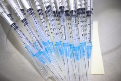 Euroopan viranomaiset suosittelevat neljänsiä koronavirusrokotteita pikaisesti yli 60-vuotiaille – THL:n Nohynek: Suomessa äkkipäätöksiä aikataulun muuttamiselle ei tarvitse tehdä