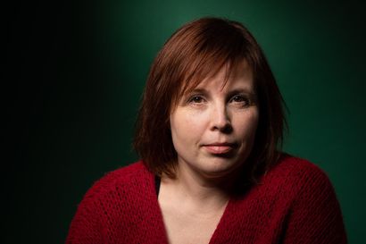 Kirja-arvio: Karin Erlandssonin Koti-romaani kunnioittaa Anni Blomqvistin kaihoisan sitkeän Myrskyluodon Maijan kestävää saaristolaisperinnettä