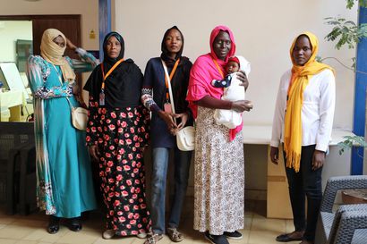"Sukuni varmasti pahoinpitelisi minut housujen käytöstä" – näin sudanilaiset kommentoivat uutta lakia, joka sallii naisille tanssimisen ja housuihin pukeutumisen