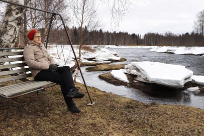 Helmikuussa joki teki lapsille luistelualueen: Nyt jäälautat makaavat töyräällä – joki kasasi poikkeuksellisen ilmiön