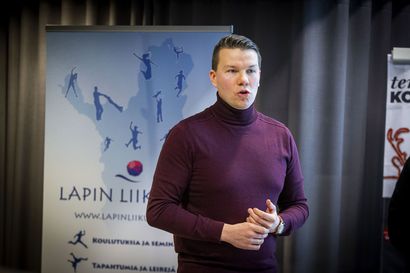 Mikkel Näkkäläjärvi heiluttaa Lapin Liikunnan nuijaa - nuori puheenjohtaja on ensimmäinen saamelainen tehtävässä