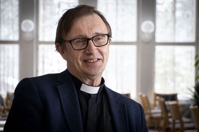 Edessä odottamisen vuosi – kirkkoherra Harri Joensuu katsoo tulevaa rukous mielessään