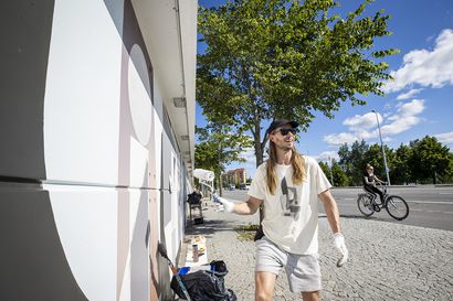 Lapsena "finnjäveliksi" ilkuttu ruotsinsuomalainen muraalitaiteilija Tony Sjöman oppi jo nuorena olemaan ylpeä pohjoisista juuristaan – toteuttaa nyt Oulun Raattiin yli 120 metrin pituista seinämaalausta