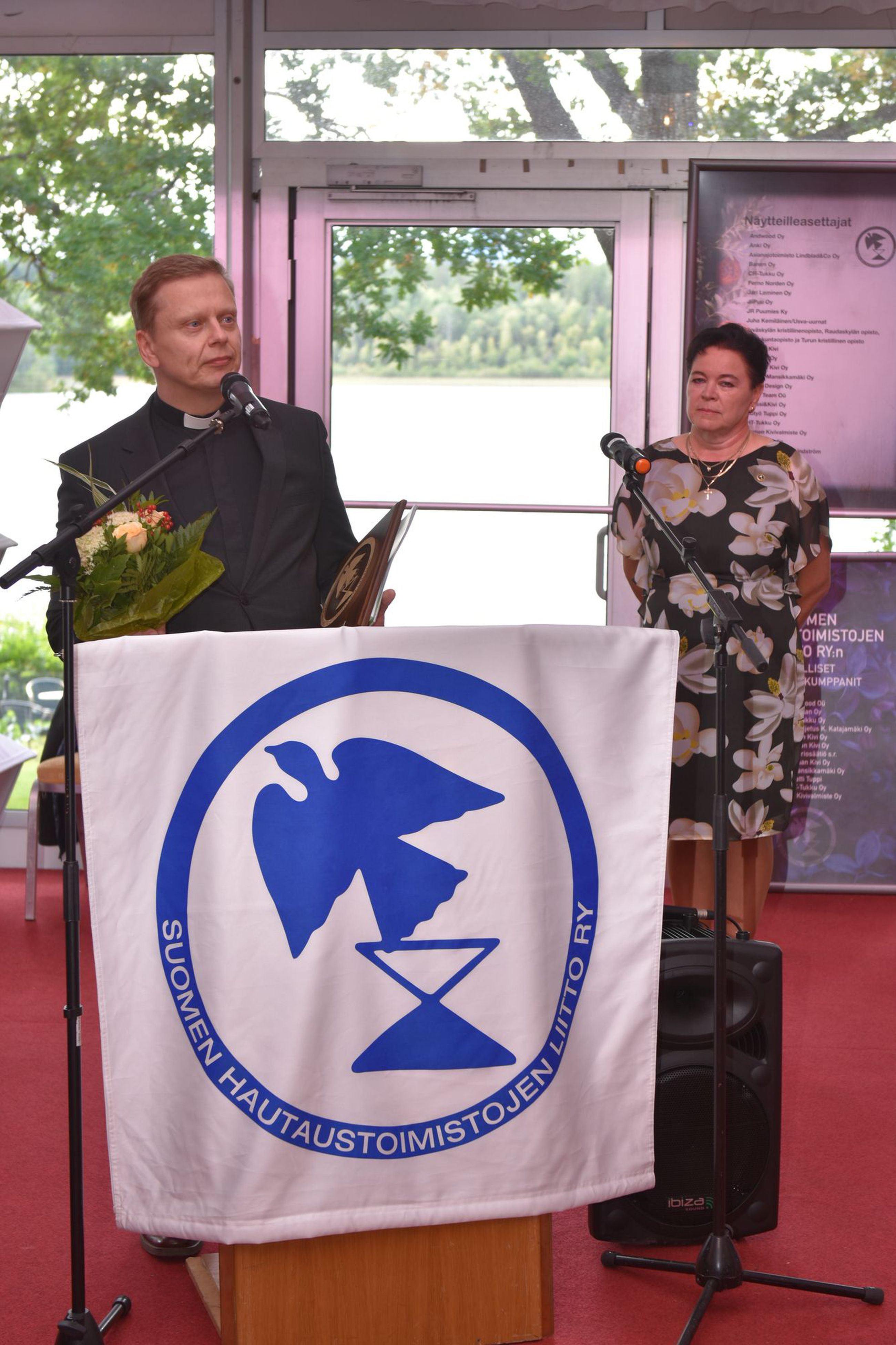 Hautaustoimistojen liitto valitsi Kempeleen Vuoden seurakunnaksi –  