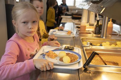 Oppilaat tykkäävät Pyhännän ja Gumeruksen ruuasta – kyselyn perusteella koulujen ruoka Suomen 15 laadukkaimman joukossa