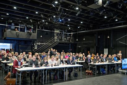 Oulun valtuuston ja kaupunginhallituksen kokousaikoja joudutaan muuttamaan, jotta vältetään päällekkäisyydet Pohjois-Pohjanmaan hyvinvointialueen kanssa