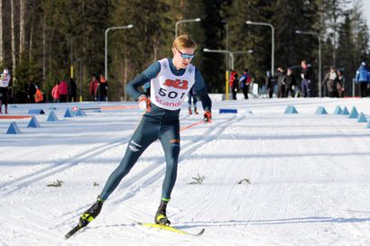 Niko Anttola hiihti kultaa nuorten olympiafestivaaleilla – sauvarikkokaan ei haitannut Visa Ski Team Kemin hiihtäjän hurjaa menoa