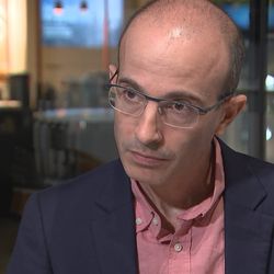 Suomessa vieraillut historioitsija-kirjailija Yuval Noah Harari uskoo teknologiaan ilmastonmuutoksen torjunnassa
