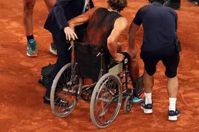 Rafael Nadal eteni dramaattisella tavalla Ranskan avointen finaaliin – välierävastustaja Alexander Zverev loukkasi nilkkansa ja joutui luovuttamaan