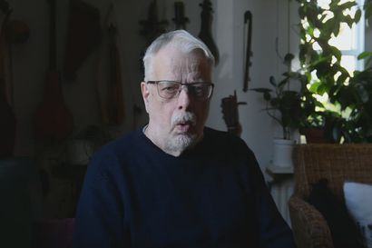 Kansanmusiikin emeritusprofessori Heikki Laitinen antaa ääni-improvisaationäytteen.