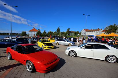Museonrannassa tapahtuu – Raafixin autonäyttely on saanut raahelaiset liikkeelle