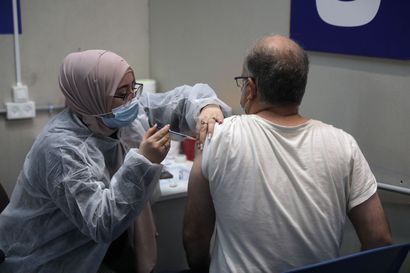 Israel on rokottanut todella nopeasti kansalaisiaan koronavirusta vastaan, mutta rokotusohjelmaa on myös kritisoitu voimakkaasti
