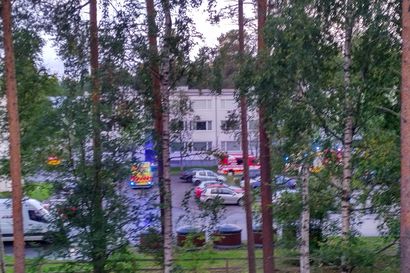 Kiukaan päälle jäänyt muoviastia toi pelastuslaitoksen Oulun Hiidentielle