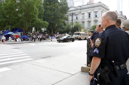 Syyte: New Yorkissa poliisina työskennellyt mies välitti Kiinaan tietoja, Kiinan konsulaatti mukana juonessa