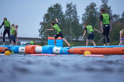 Elokuussa vesi lentää, rapa roiskuu ja nauru raikaa, kun perheet taistelevat Adventure Race Familyn herruudesta Rovaniemellä