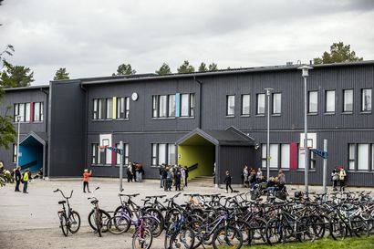 Holappa laskettaisi kolmen koulun lakkauttamisen ja kahden rakennushankkeen yhdistämisen tuomat säästöt Raahessa