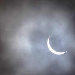 Näin osittainen auringonpimennys etenee Lapissa – Eniten pimenee Utsjoella, jossa auringosta peittyy 69 prosenttia