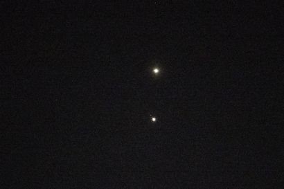 Venus ja Jupiter olivat torstaina harvinaisen lähekkäin iltataivaalla  – taivaalle kannattaa tähyillä nyt myöhemminkin