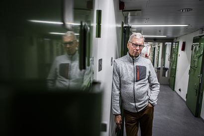 Pipopäisen pojan sanaton pyyntö ja lohduton loppu jäivät vaivaamaan Rovaniemellä työskennellyttä rikostutkijaa – pitkän poliisiuran tehnyt Martti Karjula puhui muistonsa kirjaksi