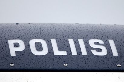 Keski-ikäinen mies vangittiin tapon yrityksestä Oulun keskustassa – hyökkäsi entuudestaan tuntemattoman kimppuun teräaseen kanssa