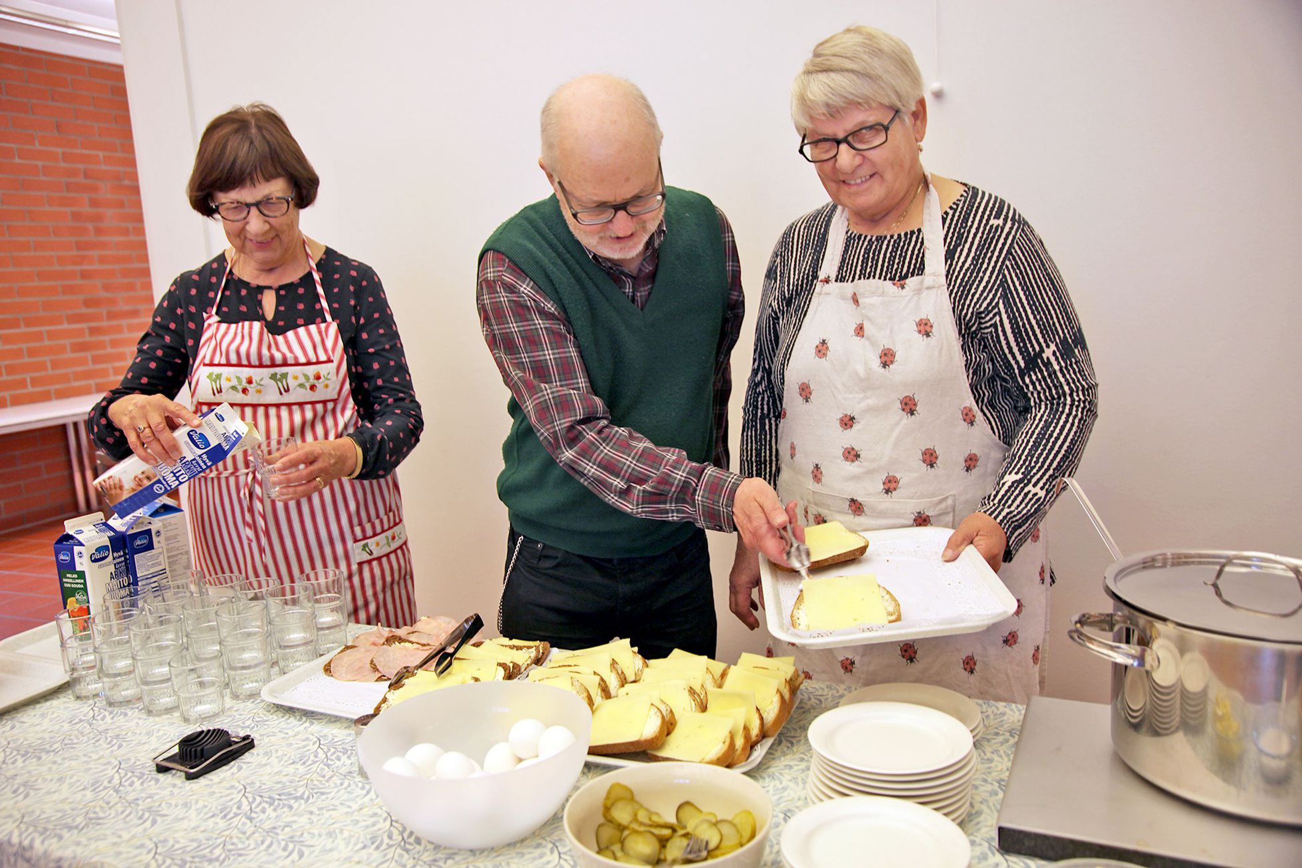 Kohtaamispaikka aamupalan äärellä | Kaleva