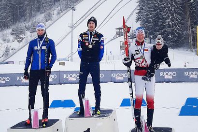 Waltteri Karhumaalla oli mono syönnillään Puijolla – Ounasvaaran Hiihtoseuran yhdistetyn hiihtäjälle SM-hopeaa ja lähes varma lippu Planican MM-kisoihin