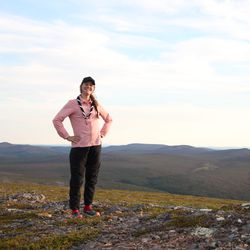 Vilma Helimäki, 23, tekee pitkiä vaelluksia kevyillä varusteilla – nyt hän kertoo parhaat vinkkinsä siihen, miten pidät rinkkasi painon kurissa