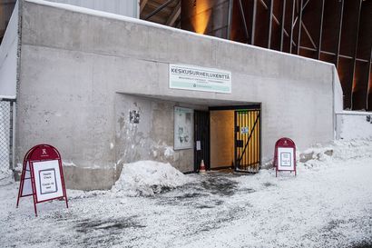 Terveystarkastukset toivat Rovaniemen lentokentälle poikkeusjärjestelyjä – matkailijoille avattu väliaikainen koronatestauspiste keskuskentälle
