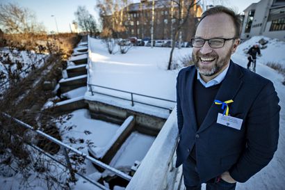 Kaarlo Kankkunen teki aikoinaan KePS-debyyttinsä Karihaaran sorakentällä ­– nykyisin hän ajaa liigan puheenjohtajana lisää stadioneita Suomeen