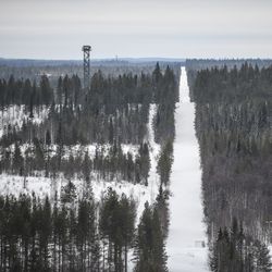 Itärajan esteaidan pilotin rakentaminen on jo saatu hyvää alkuun Imatralla – Kuusamossa esteaitaa rakennetaan kolmelle osuudelle yhteensä 7 kilometriä