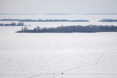 Perämeri jäätyi kauttaaltaan lähes kuukautta tavallista aikaisemmin – Jään paksuus ei riitä vielä Hailuodon jäätien avaamiseen