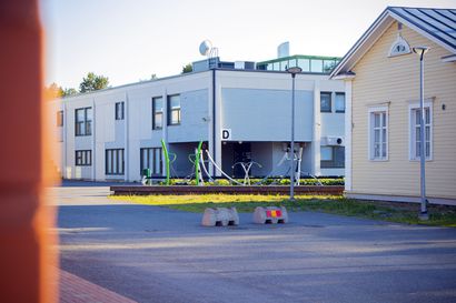 Kempeleen Kirkonkylän koulukeskusta uhattu sosiaalisessa mediassa – koulu on sulkenut ulko-ovensa ja oppilaat ovat sisätiloissa: "Olemme turvassa", rehtori korostaa