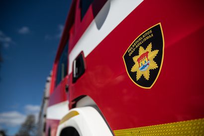 Jakeluauto ja pelastuslaitoksen pakettiauto kolaroivat Kuusamossa
