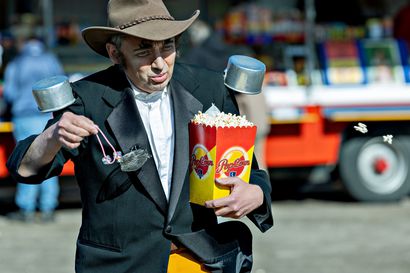 Armoton puhuri puhalsi popcornit taivaan tuuliin ennen Sirkus Finlandian näytöstä Kaukovainiolla – Oulun alueen huvipuistot avaavat ovensa lauantaina