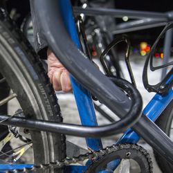 Oulun poliisilaitoksen alueella on varastettu alkuvuonna jo 354 polkupyörää ja vauhti kiihtyy – miksi pyörävarkaat eivät jää kiinni?