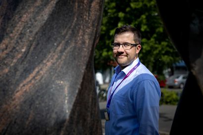 Niinistön erityisavustajasta Oulun etujen lobbariksi - Juuso Rönnholmista 10 vuotta puskettu kaksoisraide ei ole "mitenkään pieni saavutus"