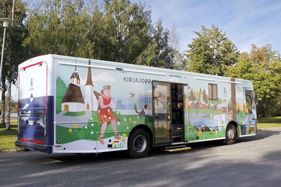 Kirjajoppari aloittaa liikennöinnin Torniossa – uusi kirjastoauto sai valtionavustusta erikoiskierroksella