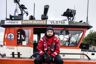 "Vaikka olisi kuinka kiire, niin pää täytyy pitää kylmänä" – torniolainen Antti Pallari harjoittelee meripelastusaluksen perämieheksi ja heittäytyy vauhdissa mereen