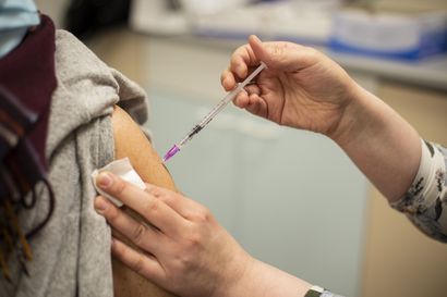 Maalikuun lopulla rokotusvuorossa 70-vuotiaat – Yli 80-vuotiaat voivat soitella rokotusaikoja, elleivät ole saaneet rokotetta