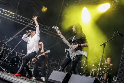 Arvio: Uriah Heep rokkasi hyväntuulisesti – kostea ilma ei tuntunut häiritsevän festarikansaa
