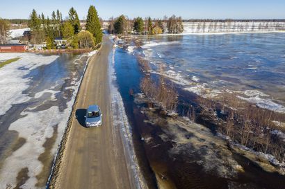 Tulvavesi on noussut Tyrnävällä useassa paikassa – katso kuvia uhkaavasta tilanteesta