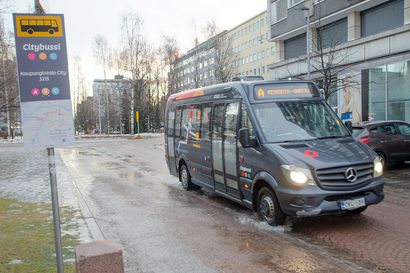 Oulun citybussien kilpailutuksesta syntyi riita – tarjouskilpailusta ulos jäänyt yhtiö vaatii kaupungilta miljoonan euron hyvitystä
