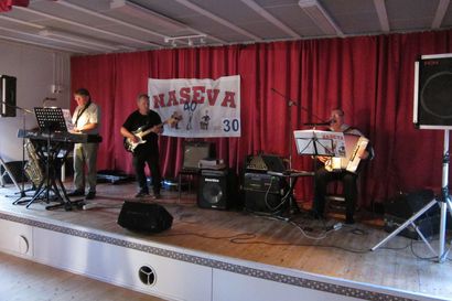 Taivalkoskelainen Asko täytti 70 ja julkaisi Naseva-orkesterinsa kanssa uutta musiikkia – nyt mies haaveilee pääsevänsä tekemään musiikkia Suomen eturivin artisteille