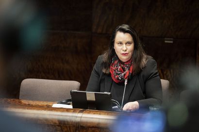 Johanna Ojala-Niemelä saamelaiskäräjälain kaatumisen jälkijossittelusta:  "Minulle yritetään jättää käteen mustan pekan kortti"