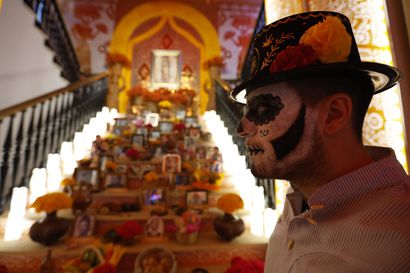 Suomessa vietetään pyhäinpäivää, Meksikossa kuolleiden juhlaa – meksikolaislähtöinen oululainen kertoo, että kyse ei ole pelottavasta kauhun juhlasta