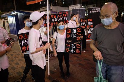 "Tulevaisuudessa tällaisia herkkiä poliittisiin aiheisiin liittyviä kirjoja ei enää ole" – Itsesensuuri laskeutui Hongkongiin