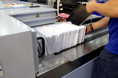 Posti jatkaa perjantain kirjeiden jakamista torstaisin – taustalla vähentynyt jaettavan postin määrä